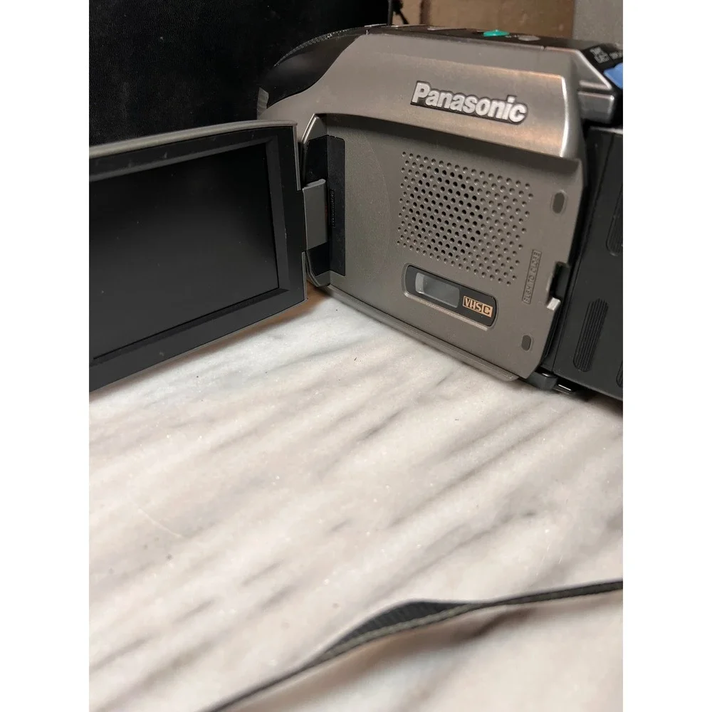 VTG Panasonic Palmcorder VHSC Camcorder PV-L680D 150x Digital Zoom W/Case READ